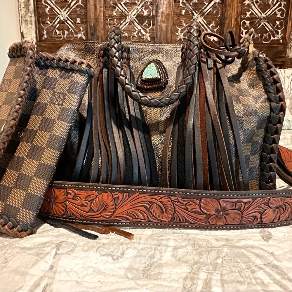 Authentic Louis Vuitton barrel purse. - Picture 1 of 8